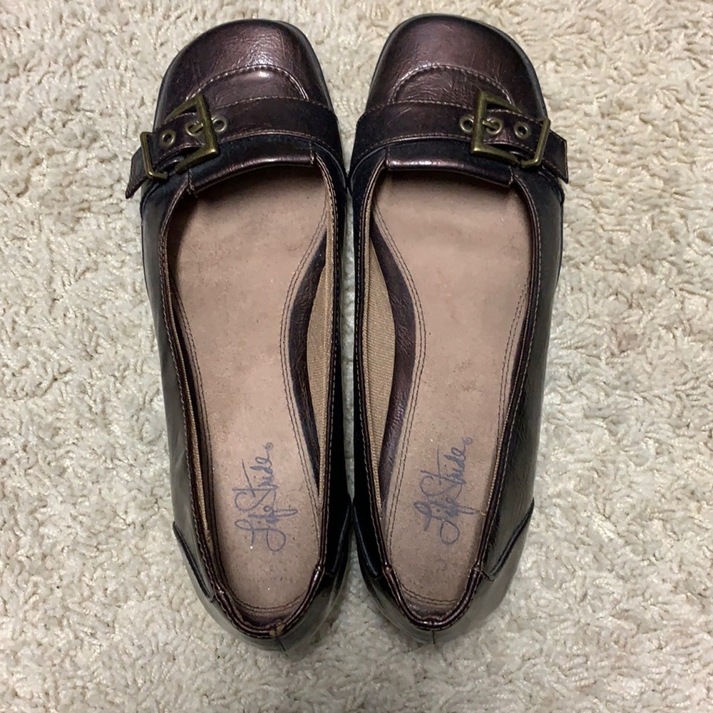 Size 9 Life Stride brown/bronze flat